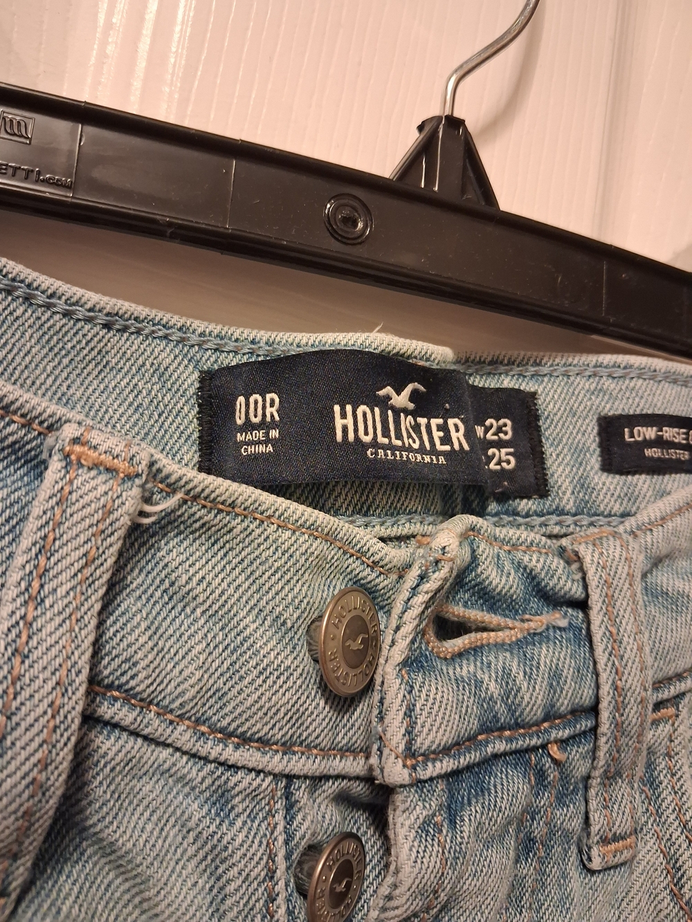 Hollister Women’s Light Blue Low-Rise Jeans
